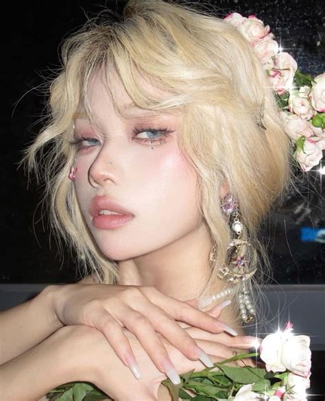 j aa on Instagram 敢敢子 on Xiaohongshu Asian beauty Asian makeup Blonde hair korean