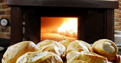 Mercado do Pão Pão quente saindo do forno