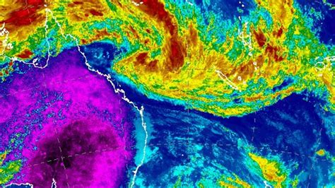 Qld weather: 400mm deluge, dangerous storm surge in Cyclone Kirrily ...