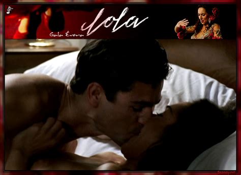 Naked Gala Évora in Lola la película