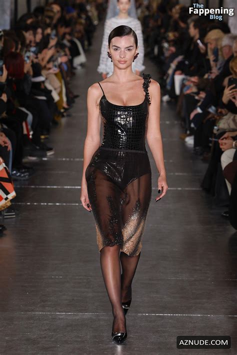 Emily Ratajkowski Sexy Stuns Her Hot Figure At The Tory Burch Show Aznude