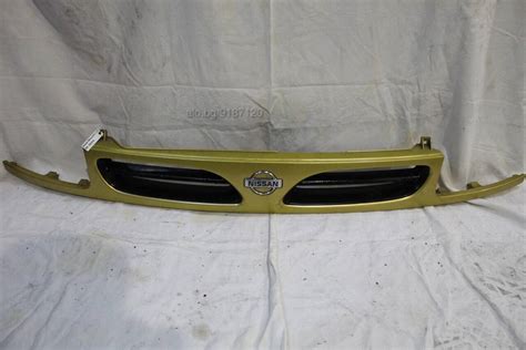 Предна решетка с емблема Нисан микра к11 1.1 00г Nissan micra k11 1.1 ...
