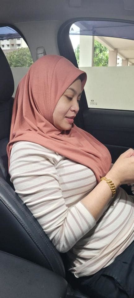 Cukup Besar Boobs Milf Ni Ni Mesti Layut Sikit Spoiltcabbagespinach On Tumblr