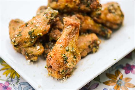 Grilled Crispy Garlic And Parmesan Chicken Wings Recipe The Meatwave