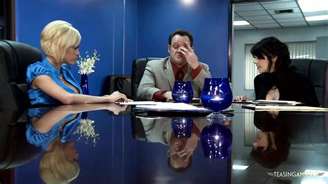 Vollbusige Br Nette Und Blondine Verf Hren Ihren Kollegen Einen Anal Dreier Im B Ro Zu Haben