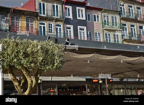 Vida En La Calle Oporto Fotograf As E Im Genes De Alta Resoluci N Alamy