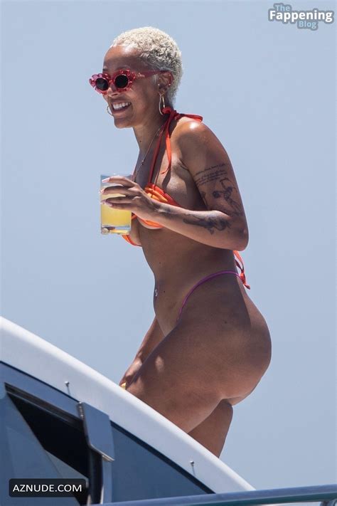 Doja Cat Rocks Mexico In A Sexy Bikini AZNude