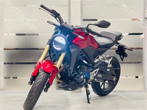 Купить б у Honda CB 300R инжектор 6 передач в Санкт Петербурге красный naked bike 2023 года на