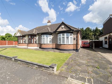 2 Bed Bungalow For Sale In Mcintosh Close Marshalls Park Romford