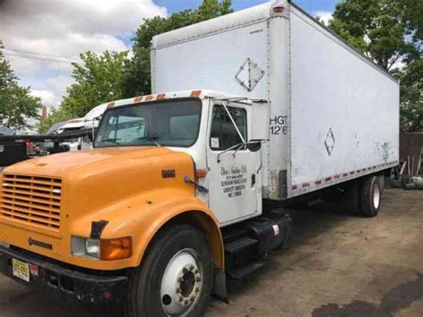 International 3800 T444e 1998 Van Box Trucks