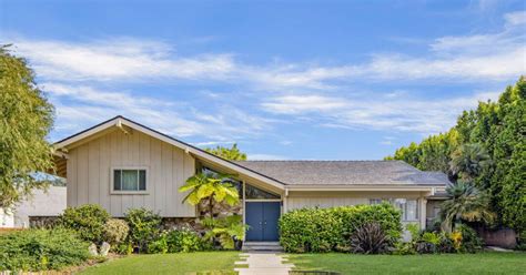 Tina Trahan is the 'Brady Bunch' house buyer | Crain's Chicago Business