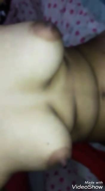 Beautiful Desi Girl Splitting Her Pussy Lips