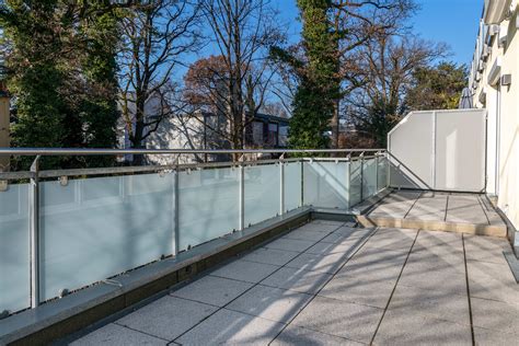 Stilvolle 3 bis 4 Zimmer Wohnung mit großem Süd West Balkon Hobbyraum