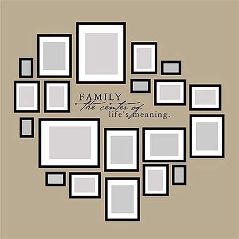 Расположение фоторамок на стене разного формата в интерьере - 81 фото