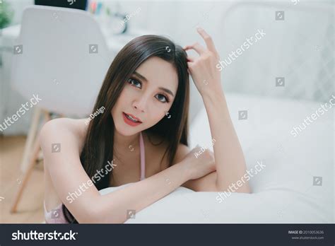 Sexy Beautiful Woman Wearing Pink Lingerie Stock Photo Shutterstock