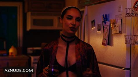 SAMANTHA ROBINSON Nude AZNude