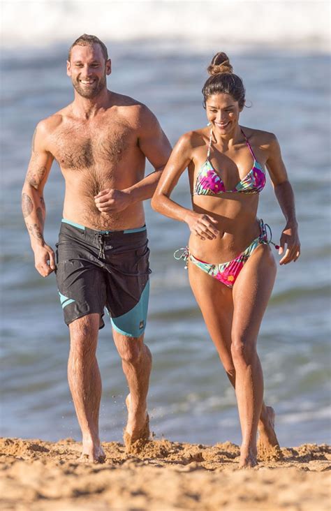 Milky Hot Thighs Legs Of Indian Celebs Pia Miller On The Sets Of Home Away At Palm Beach