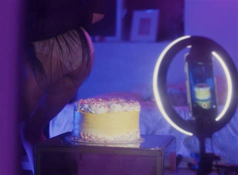 Nude Video Celebs Annie Hamilton Sexy Sealed With A Kiss