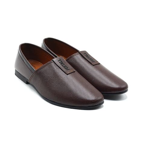 Brown leather slip-on shoes | Feetall