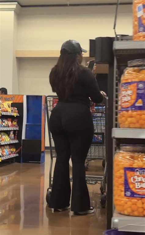Ebony MILF With A Massive Fat Ass Spandex Leggings Yoga Pants Forum