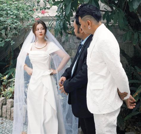 Hot girl FAPtv mặc váy cưới Vinh Râu nói câu bất ngờ