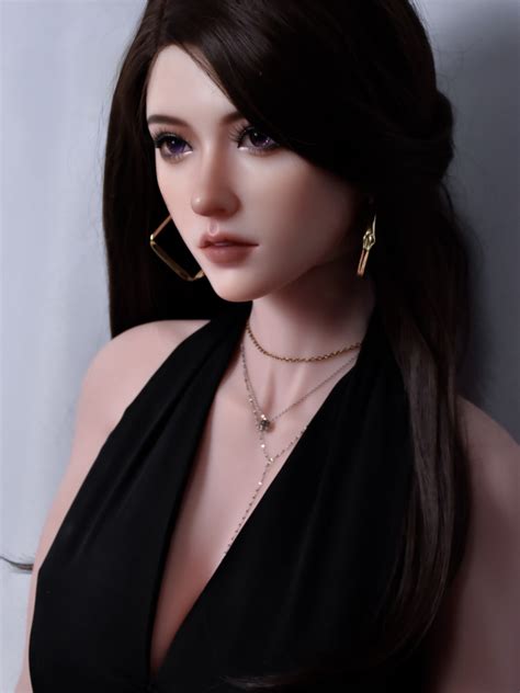 Kanno Ritsuko Elsa Babe Cm