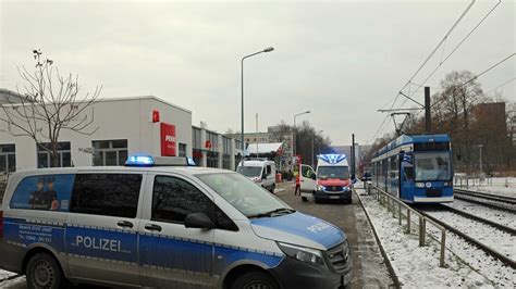 Rostock 85 Jährige stirbt bei Straßenbahn Unfall in Lütten Klein NDR