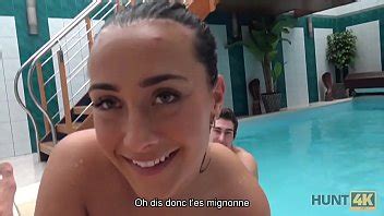 HUNT K Brunette Lassie est prête à satisfaire le propriétaire d un petit centre de spa