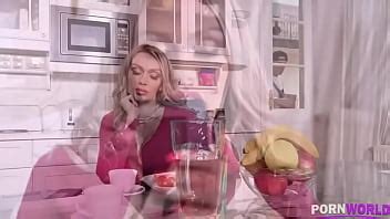 La M Ga Milf Aux Gros Seins Amber Jayne Se Fait Pilonner La Chatte Par Le Livreur Gp