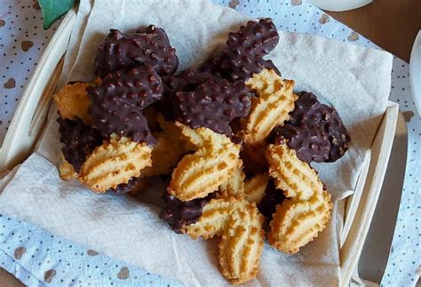 BISCOTTI ESSE DA PASTICCERIA CON GLASSA Dolce Ricetta Golosa Cucinare