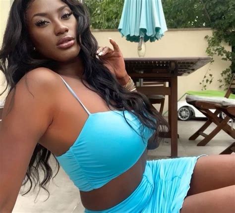 Hot Sexy Aya Nakamura Bikini Pics