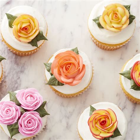 How To Pipe Buttercream Roses Wilton S Baking Blog Homemade Cake