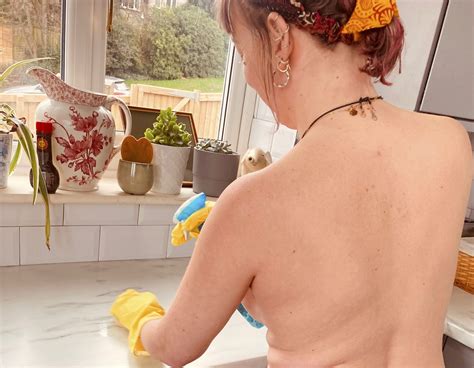 I Make An Hour As A Nude Cleaner It S My Favourite Side Hustle You Wouldn T Believe Who