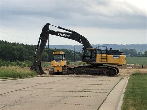 Deere in the wild, protecting its young | Scrolller