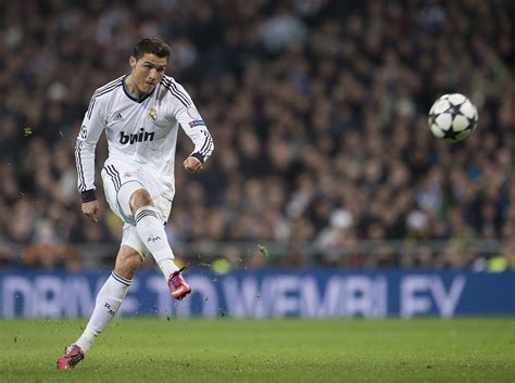 Ronaldo Free Kick Wallpaper 2022
