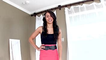 LILLY HALL Linda Latina Novata Mamada POV De Polla Enorme Y Trago De Semen Con Carga Enorme