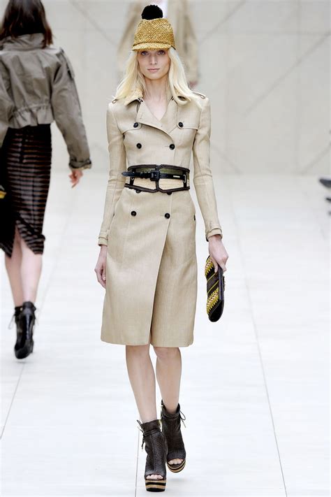 Как выбрать и носить плащ тренчкот? Эксклюзивная подборка от модниц