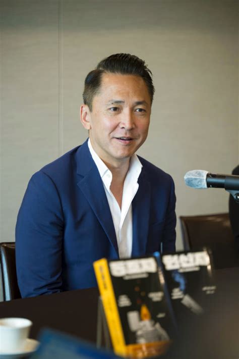 Viet Thanh Nguyen Visits South Korea And Holds A Press Conference To