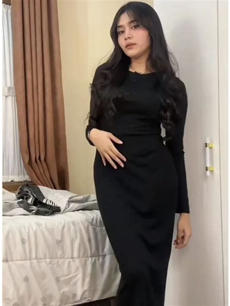 Bosan Dengan Gaya Pakaian Yang Itu Itu Aja Yuk Intip 6 Tita Outfit