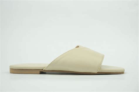 Golda In Nude Pyrosi Wear