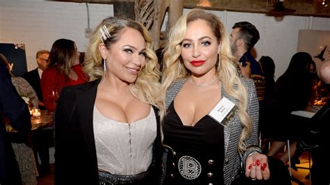 Darcey & Stacey Silva Look Unrecognizable in Edited Photo