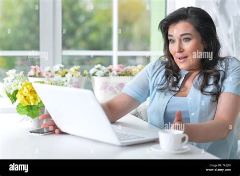 Beautiful Mature Brunette Hi Res Stock Photography And Images Alamy