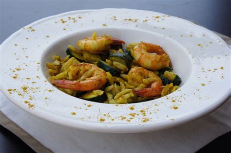 Sauté de crevettes et de courgettes au curry