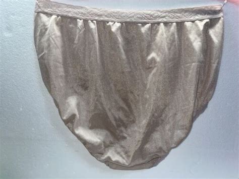 Vintage Silky Nude Fruit Of The Loom Nylon Grann Gem