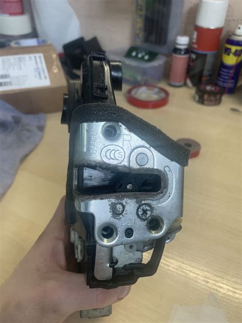 прадо 120 задняя дверь не открывается