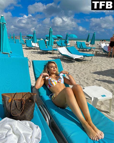 Tallia Storm Shows Off Amazing Figure In A Bikini While Enjoying The Miami Sunshine Photos