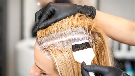 Lightening Your Hair Soon Here S How You Can Prevent Painful Bleach Burn On Your Scalp