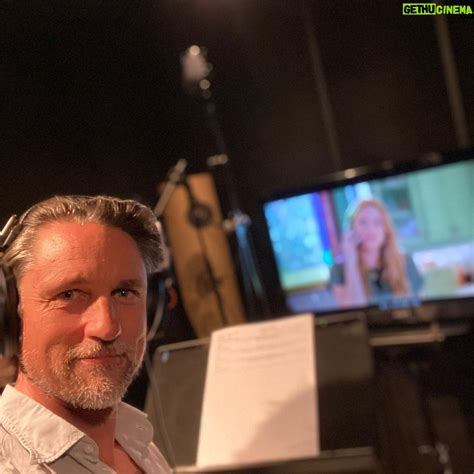 Martin Henderson Wiki Biography Age Gallery Spouse And More