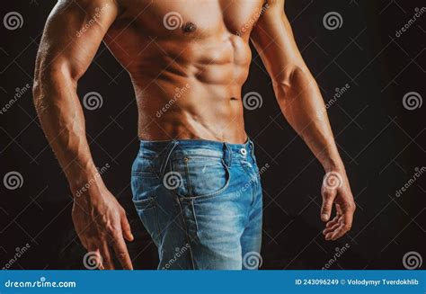Hombre Sexy Con Negro Apuesto Fitness Joven Culturista Con Torso Desnudo Nude Man Torso Gay