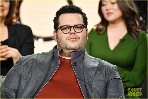 Josh Gad Thinks Disney Didn T Do His Gay Character Justice In Beauty And The Beast Photo